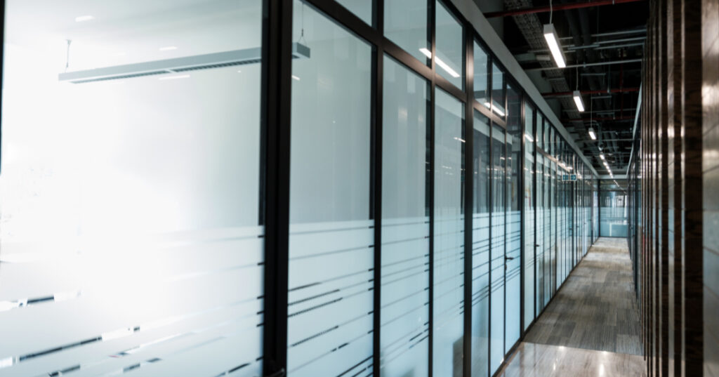 parede de vidro em Montes Claros